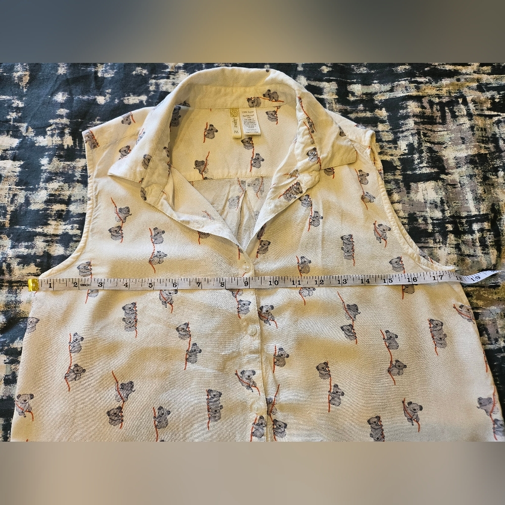 Koala blouse ๐จ๐ - Picture 7 of 9